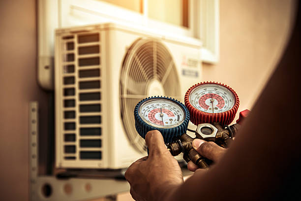 Professional Ac Installation technician working in Bayport, NY